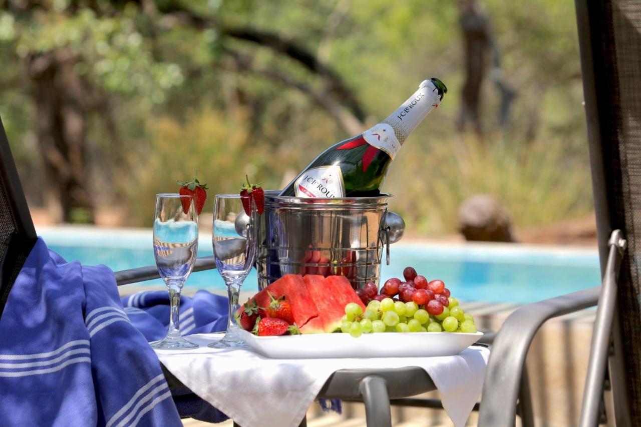 Tusk Bush Lodge Marloth Park Esterno foto