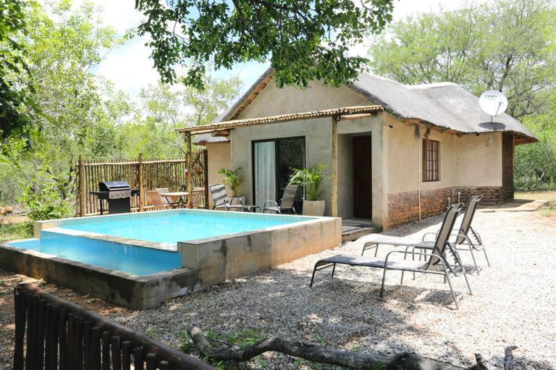 Tusk Bush Lodge Marloth Park Esterno foto