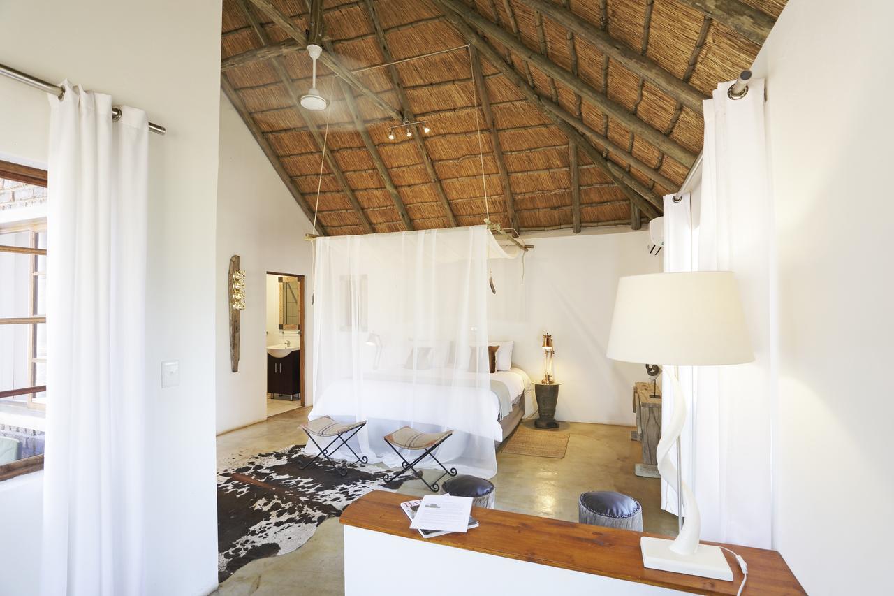 Tusk Bush Lodge Marloth Park Esterno foto